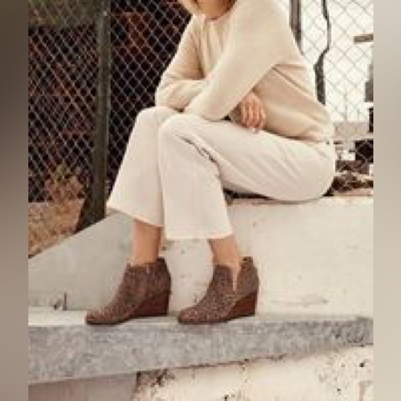 Lucky Brand Yabba Leopard Print Ankle Wedge Booties 7.5 Eyelash Leopard NWOT - Picture 2 of 14